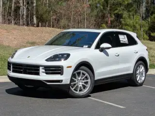 2026 Porsche Cayenne Base photo 5