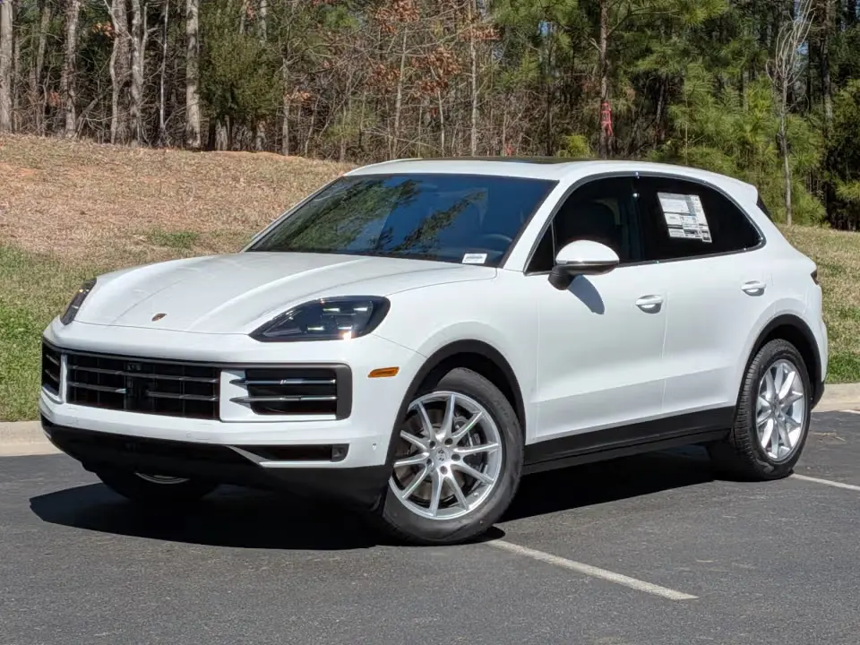 2026 Porsche Cayenne Base photo 3
