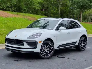 2026 Porsche Macan T photo 5