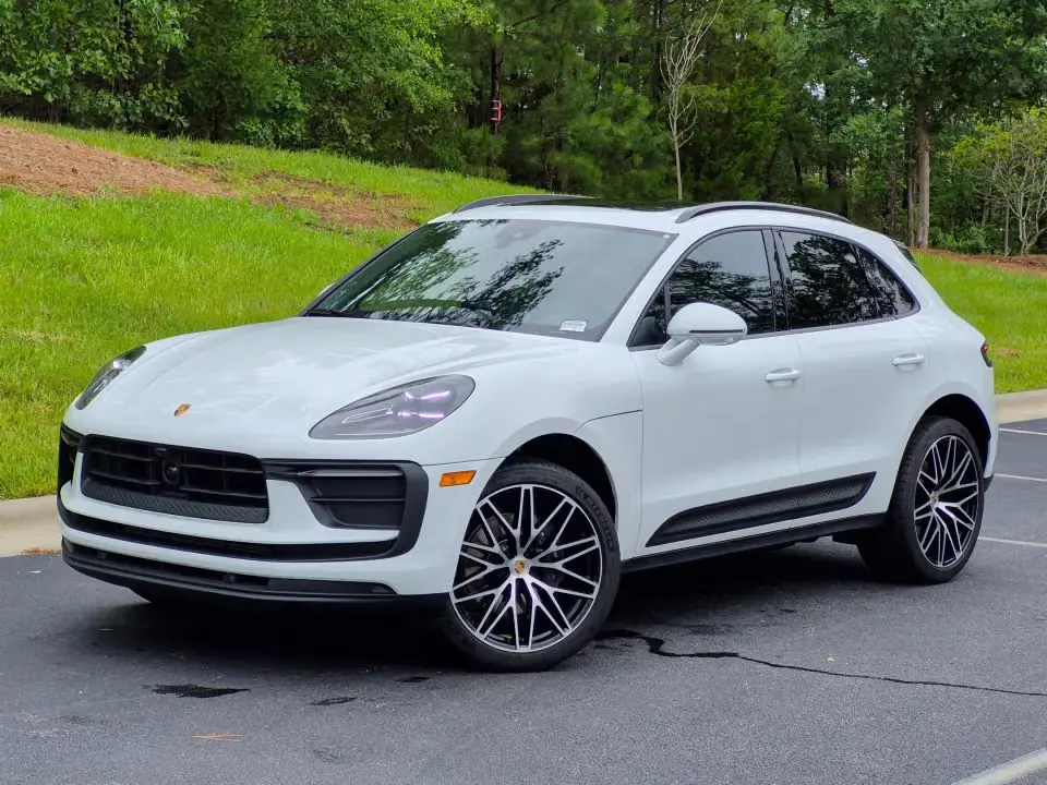 2026 Porsche Macan T photo 3