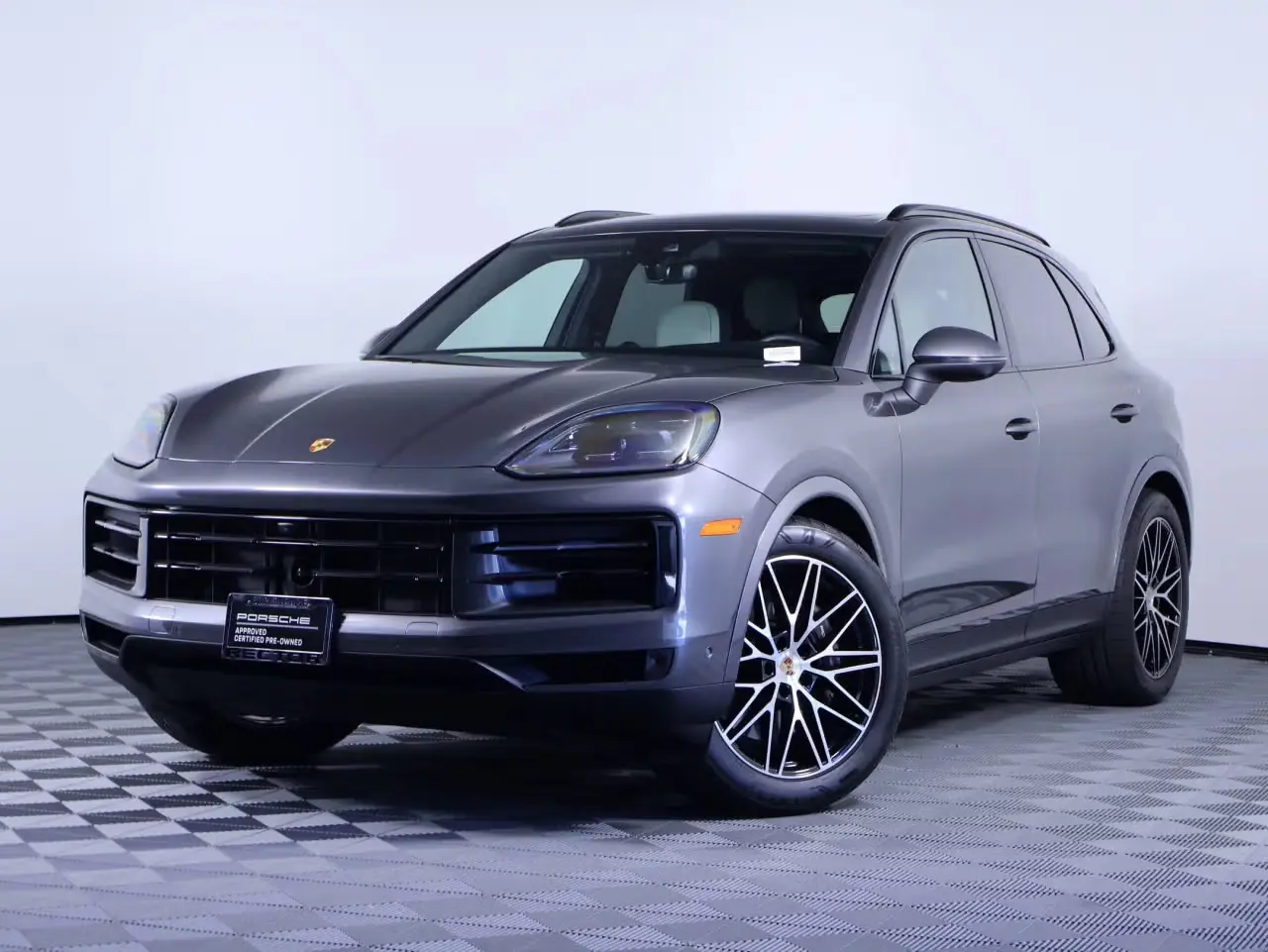2025 Porsche Cayenne Base photo 4