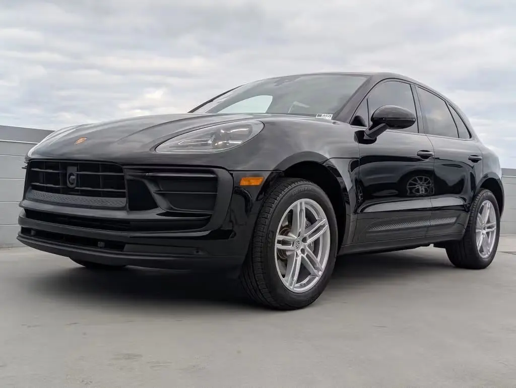 2025 Porsche Macan Base photo 4