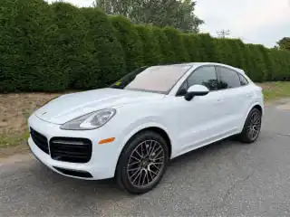 2023 Porsche Cayenne Platinum Edition's photo