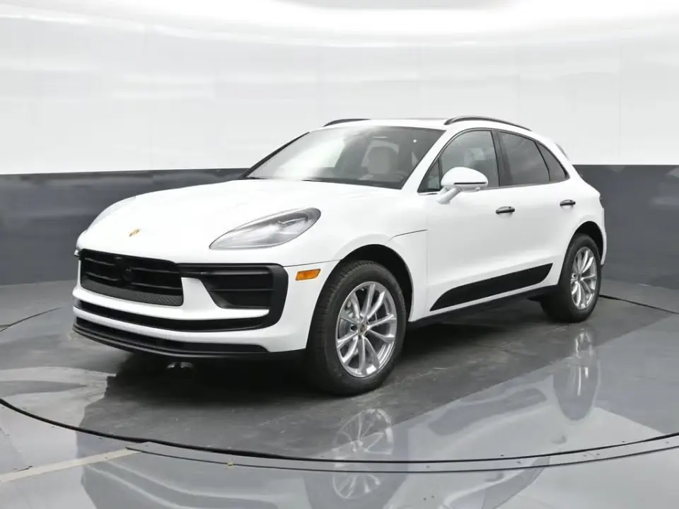2026 Porsche Macan Base photo 3
