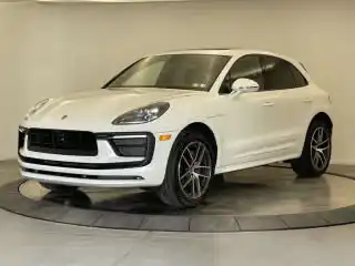 2026 Porsche Macan Base's photo