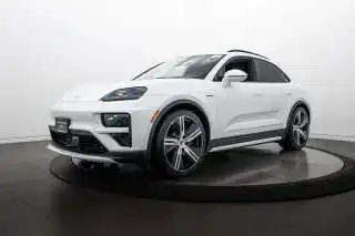 2025 Porsche Macan Macan Turbo Electric's photo