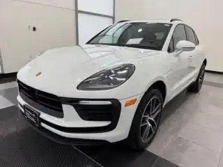 2025 Porsche Macan Base's photo