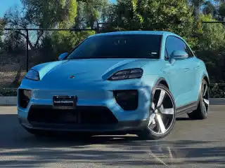 2025 Porsche Macan Macan Electric's photo