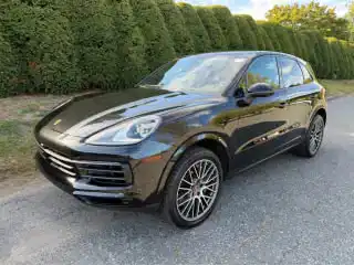 2023 Porsche Cayenne Platinum Edition's photo