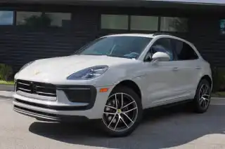 2026 Porsche Macan Base's photo