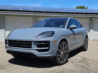 2025 Porsche Cayenne Base's photo