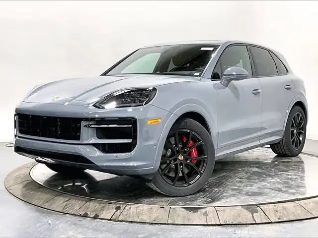 2026 Porsche Cayenne S photo 3
