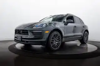 2026 Porsche Macan Base's photo