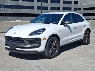 2023 Porsche Macan T photo 5
