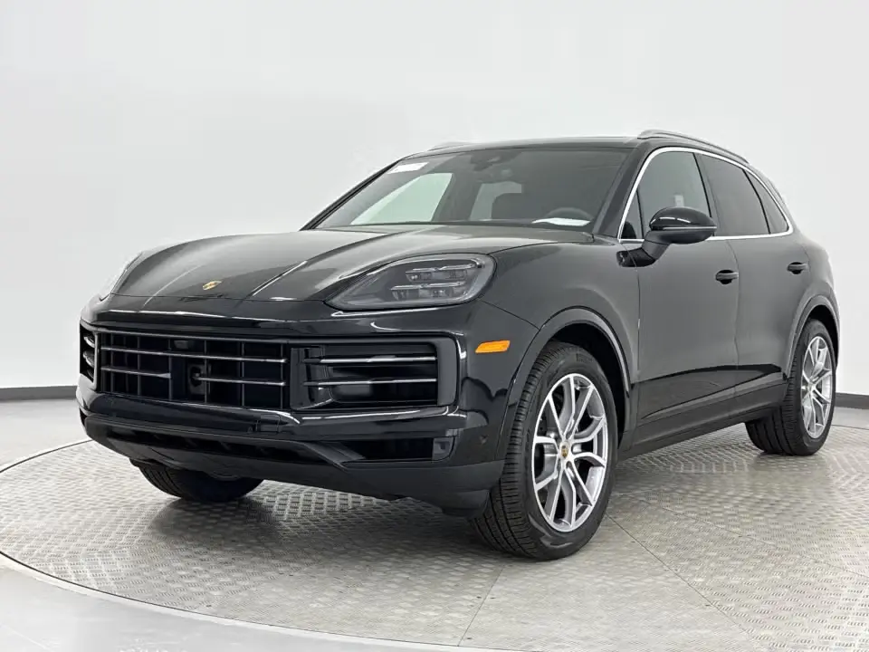 2025 Porsche Cayenne Base photo 3