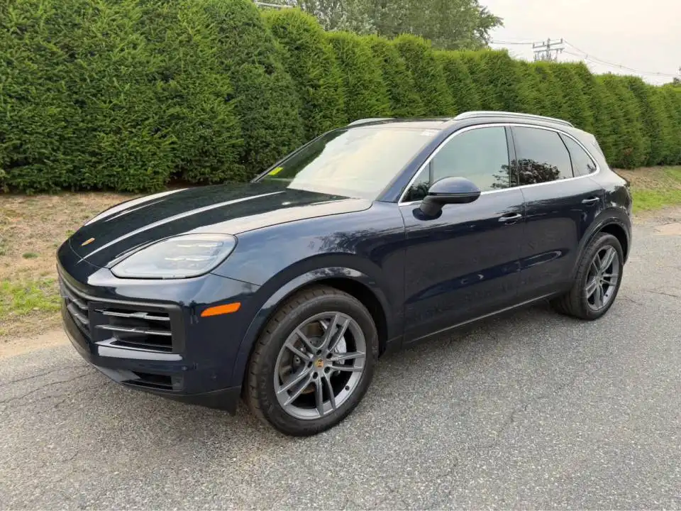 2024 Porsche Cayenne Base's photo