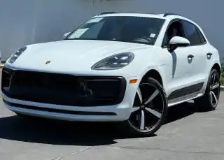 2025 Porsche Macan Base's photo
