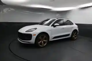2024 Porsche Macan Base's photo