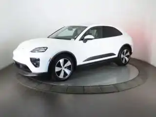 2025 Porsche Macan Macan 4 Electric's photo