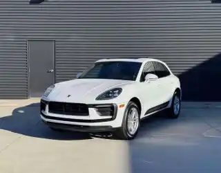 2026 Porsche Macan Base's photo