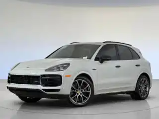 2023 Porsche Cayenne Turbo S E-Hybrid's photo