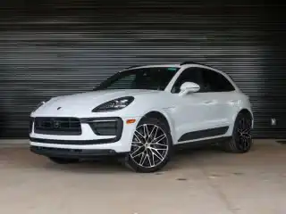 2026 Porsche Macan Base's photo