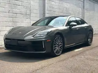 2025 Porsche Panamera 4's photo