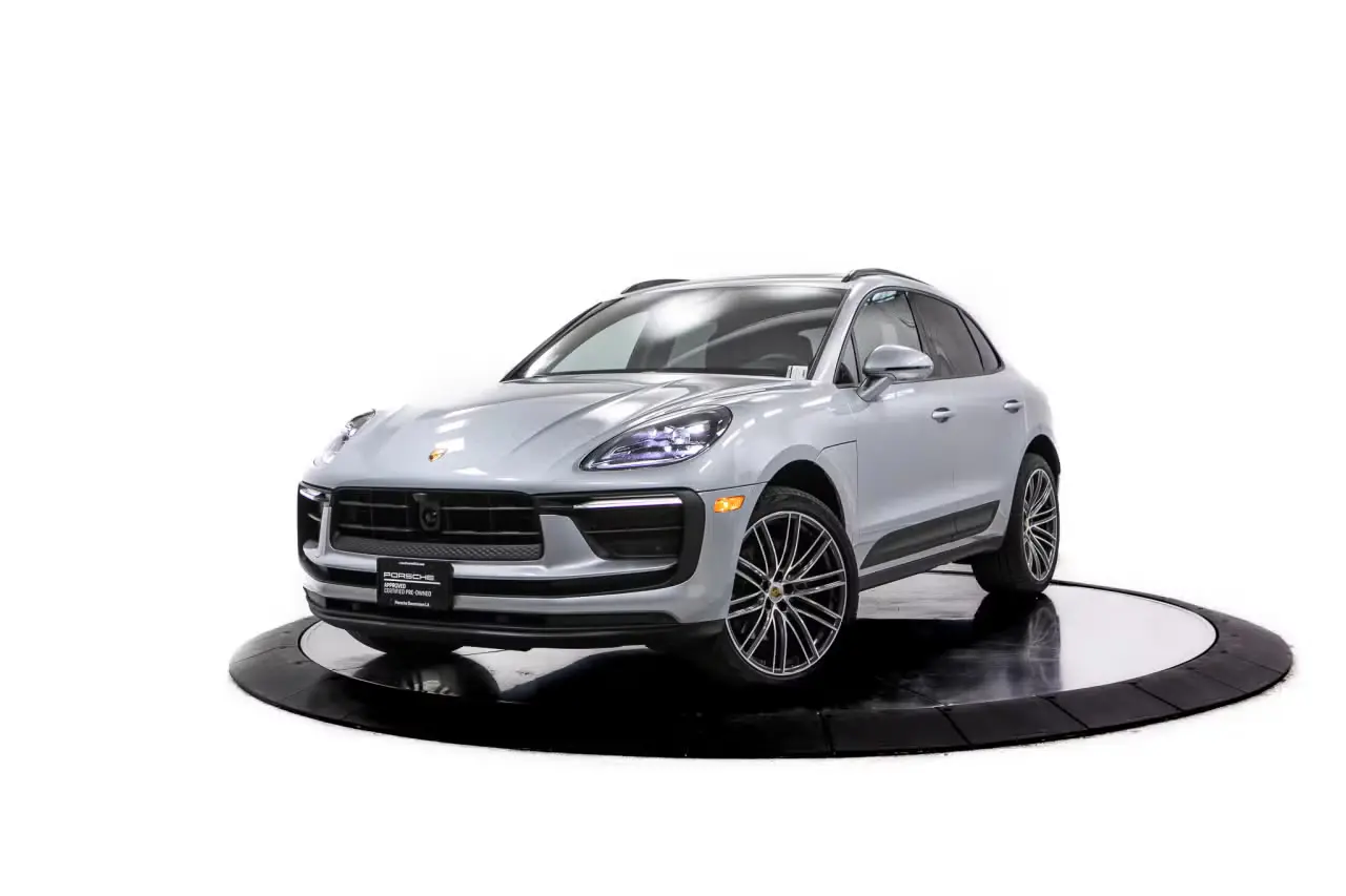 2026 Porsche Macan Base photo 4