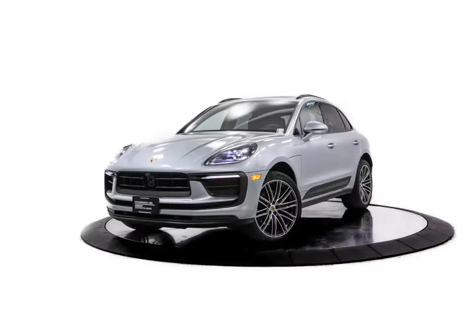 2026 Porsche Macan Base photo 3