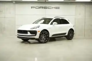 2026 Porsche Macan Base's photo