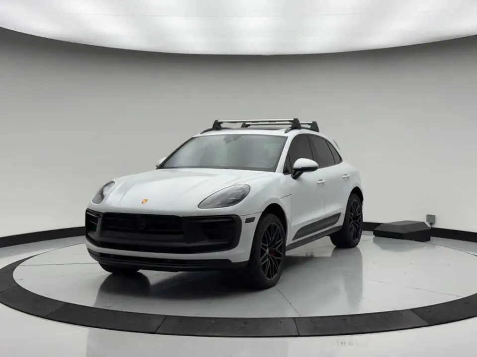 2025 Porsche Macan GTS photo 3