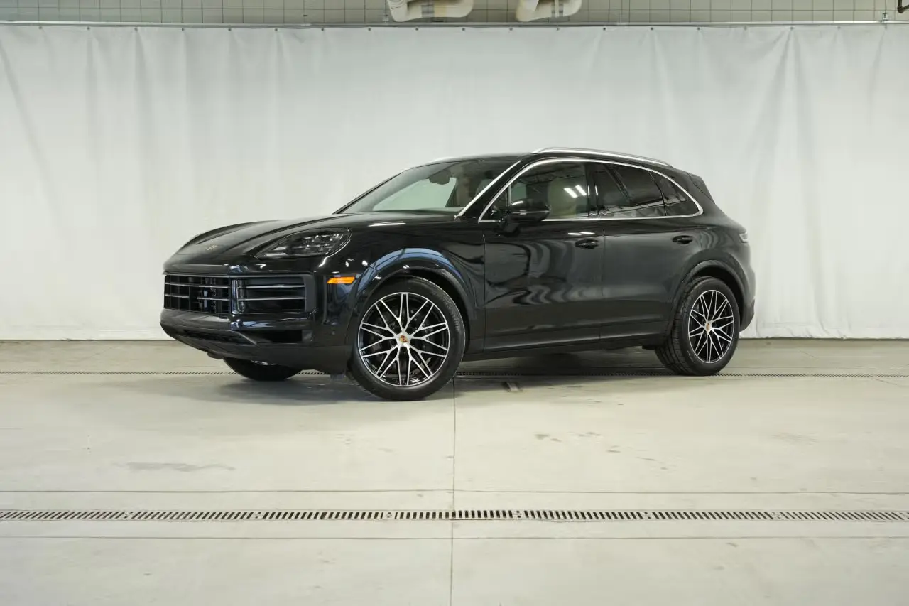 2026 Porsche Cayenne Base photo 4