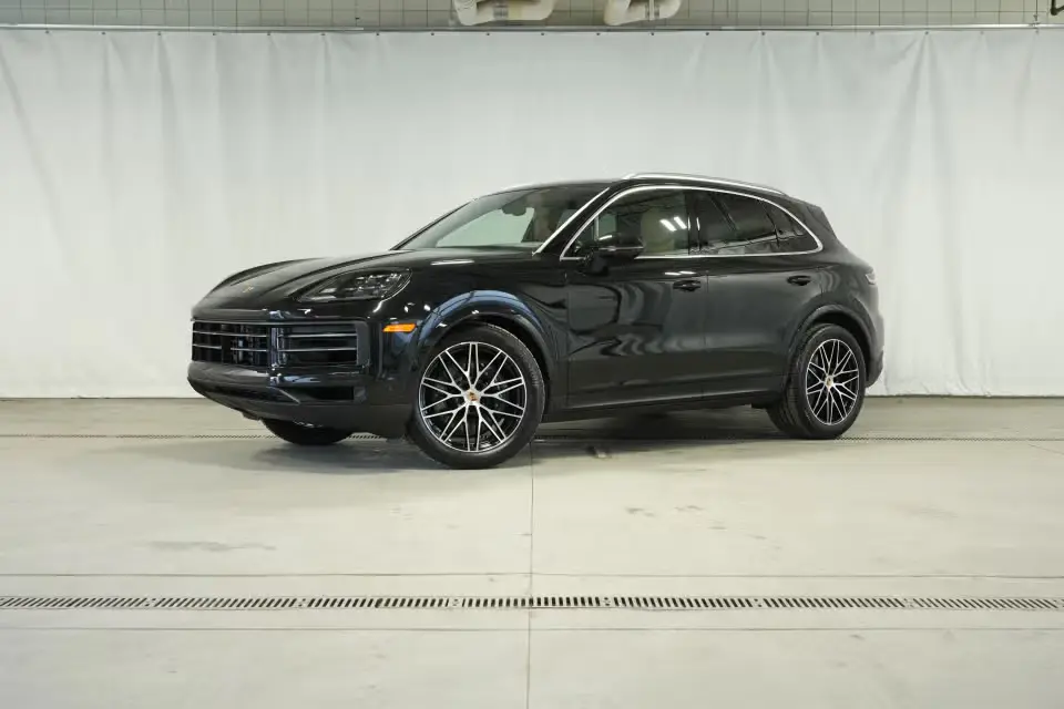 2026 Porsche Cayenne Base photo 3