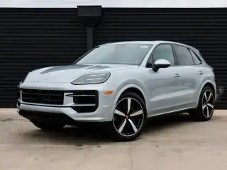 2026 Porsche Cayenne Base photo 5