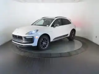 2025 Porsche Macan Base's photo