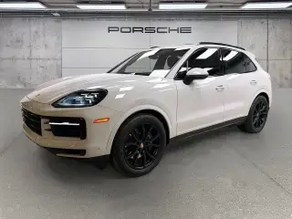 2025 Porsche Cayenne Base photo 5