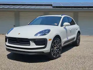 2026 Porsche Macan Base's photo