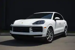 2024 Porsche Cayenne Base's photo