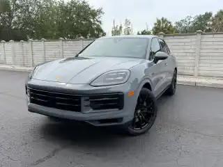 2025 Porsche Cayenne E-Hybrid's photo