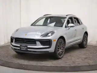 2026 Porsche Macan T's photo