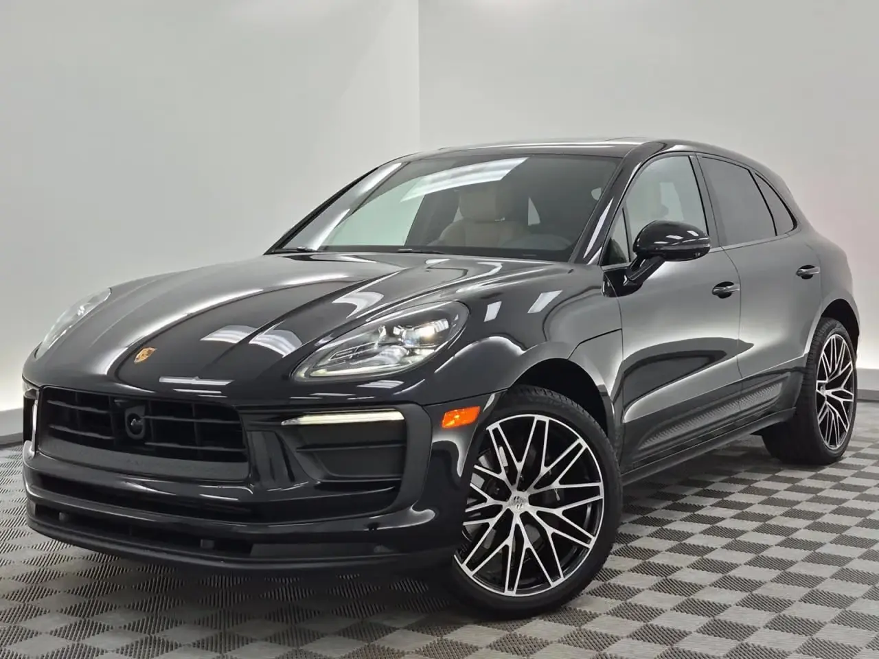 2026 Porsche Macan T photo 4