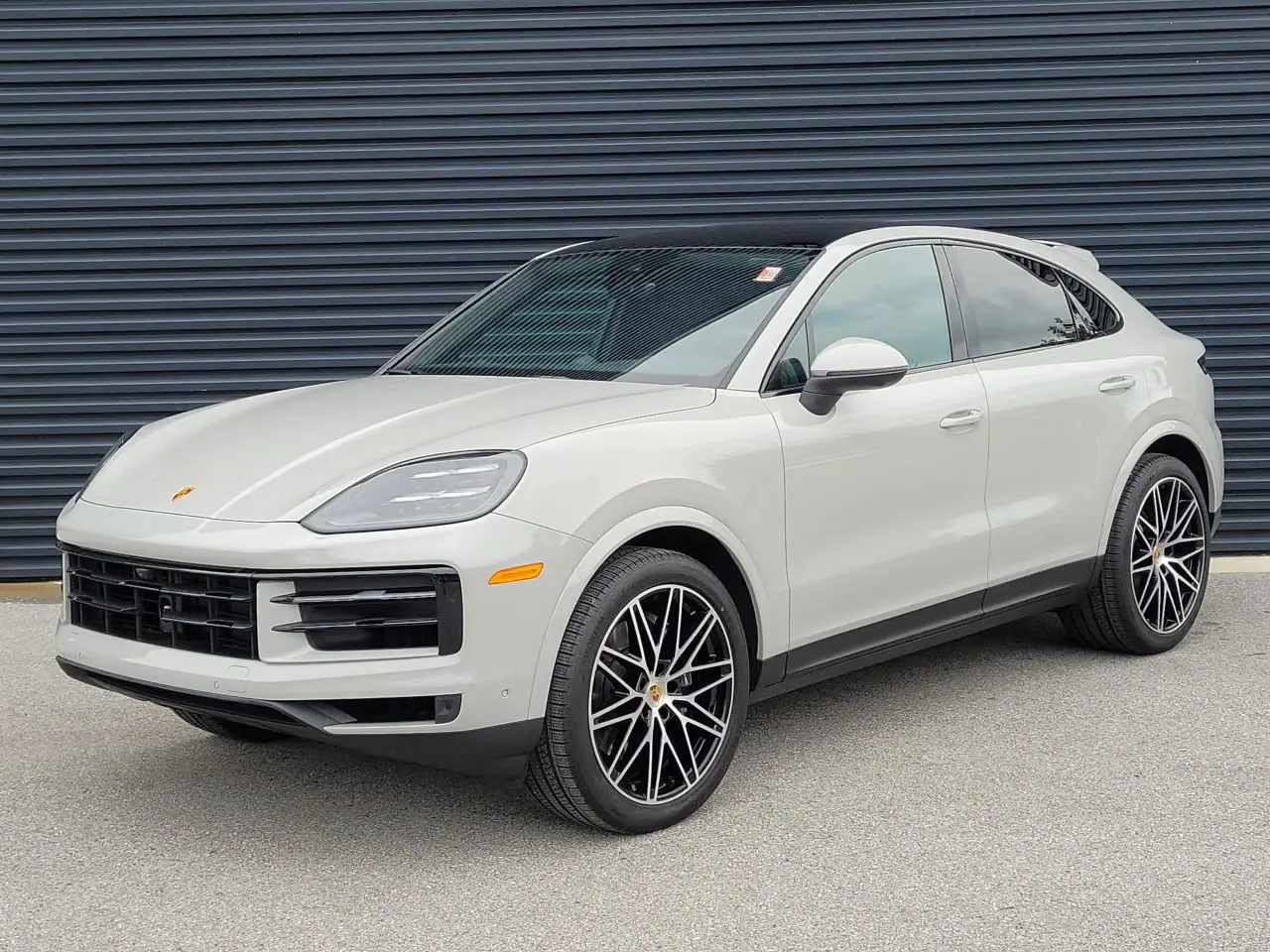 2024 Porsche Cayenne Base photo 4