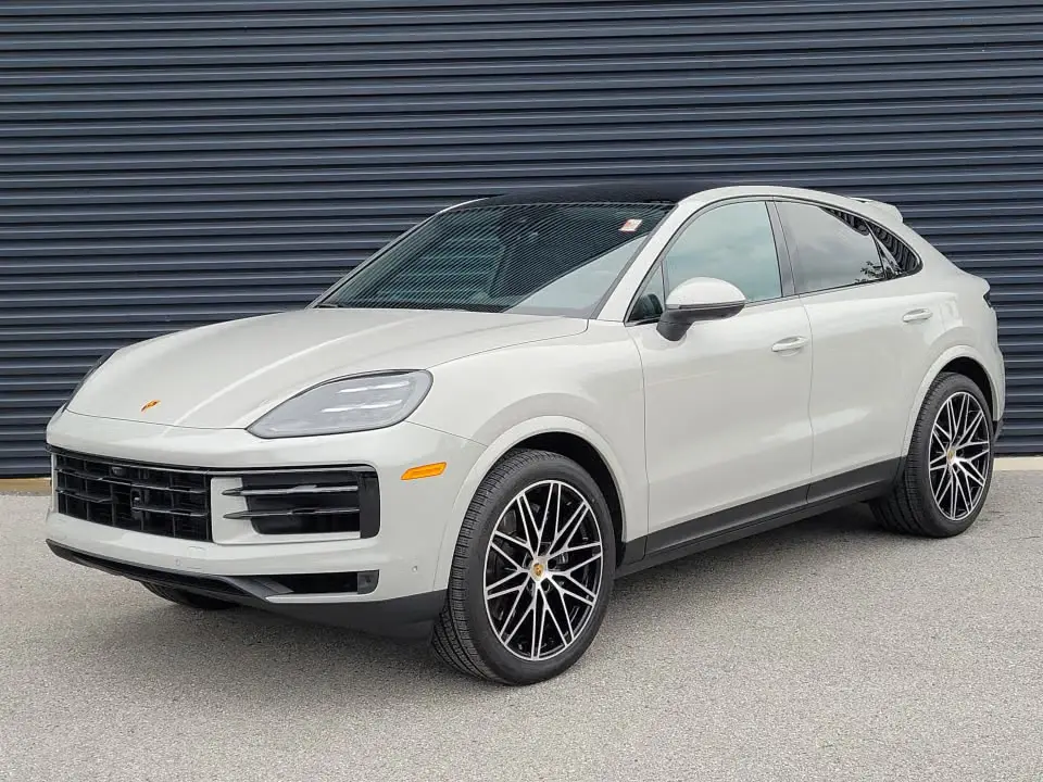 2024 Porsche Cayenne Base photo 3