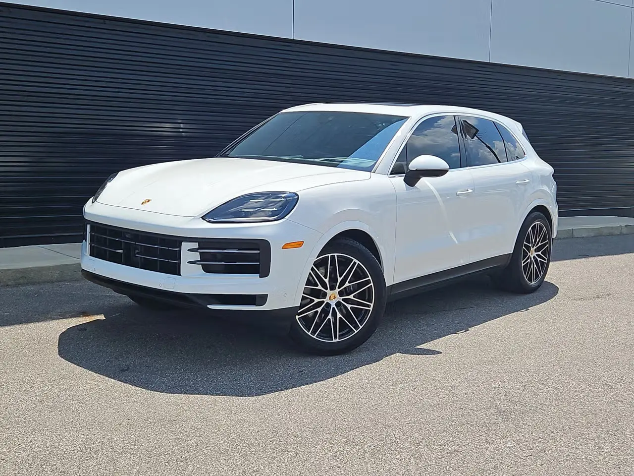 2024 Porsche Cayenne Base photo 4