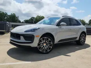 2026 Porsche Macan Base photo 5