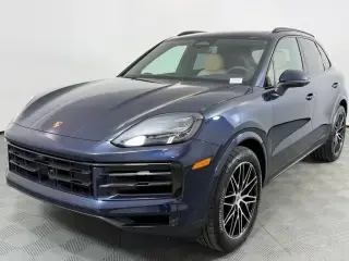 2026 Porsche Cayenne Base photo 5