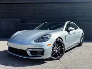 2022 Porsche Panamera GTS's photo