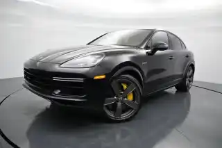2023 Porsche Cayenne Turbo S E-Hybrid's photo
