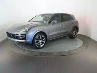 2023 Porsche Cayenne Turbo S E-Hybrid's photo