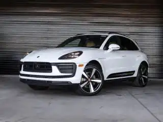 2026 Porsche Macan Base's photo